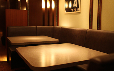 テーブル席（個室）　4名席×2台